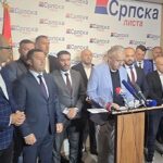 Trump dhe Putin takohen në Alaska, shtrëngojnë duart në bazën ushtarake