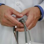 Qeveria në detyrë nën akuza për shkelje të ligjit dhe tejkalim kompetencash