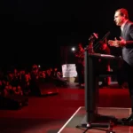 Lando Norris shpallet kampion i botës pas një gare dramatike me Max Verstappen në Abu Dhabi