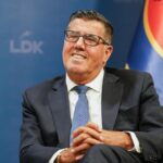 Walker: Mediat kanë rol kyç në informimin e të rinjve për historinë e vitit 1999