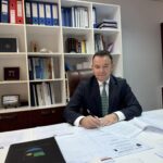 Përleshje mes të miturve në Gllogoc, një i lënduar rëndë dërgohet në QKUK